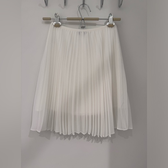 Babaton Mini Pleated Skirt - Picture 2 of 3